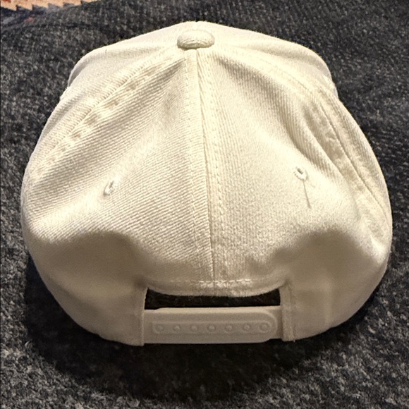White DannyBoy SnapBack - Streetwear Vibes - Picture 2 of 4